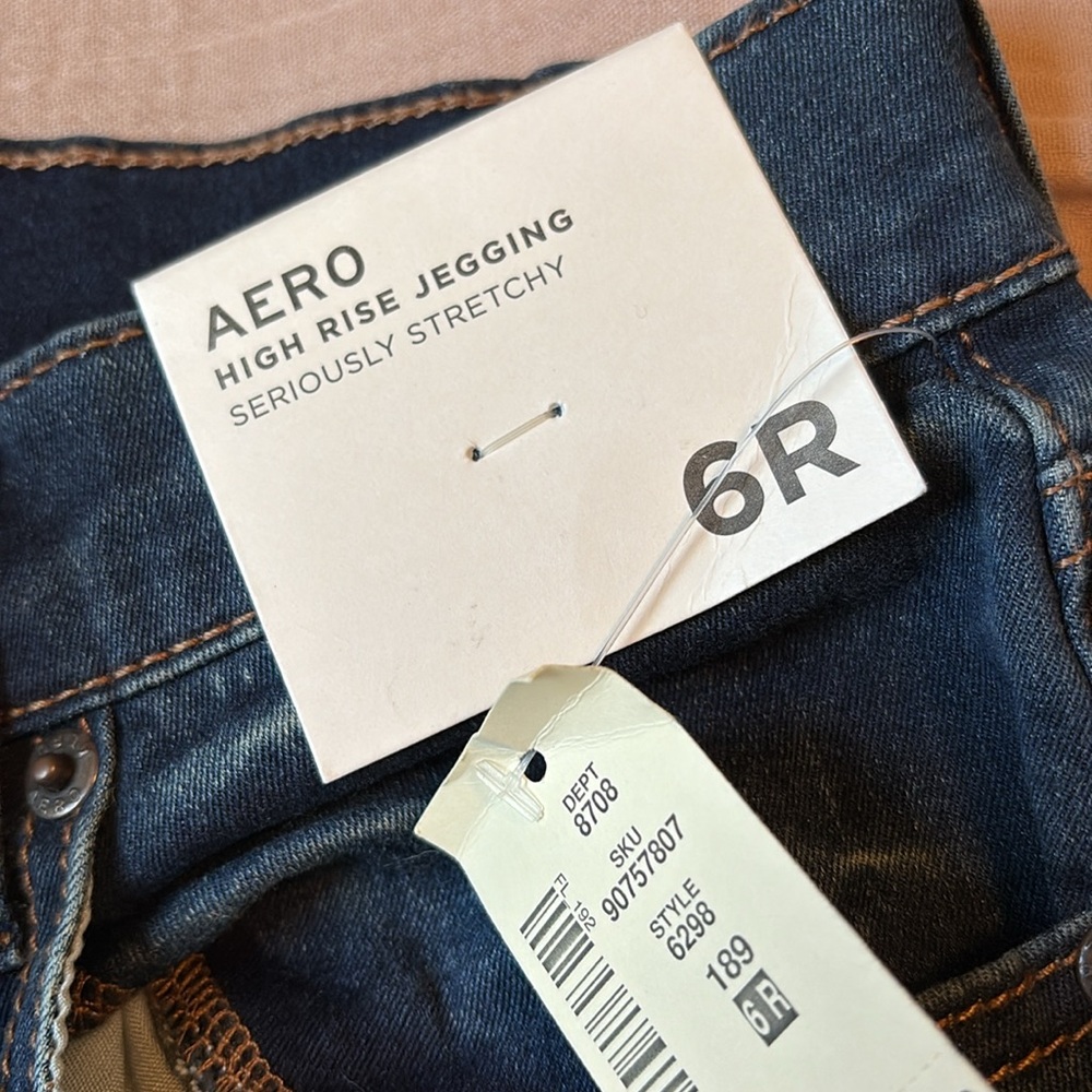 Aero | High Rise Jegging - Picture 4 of 5